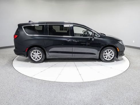 Used 2020 Chrysler Voyager LX FWD image 31