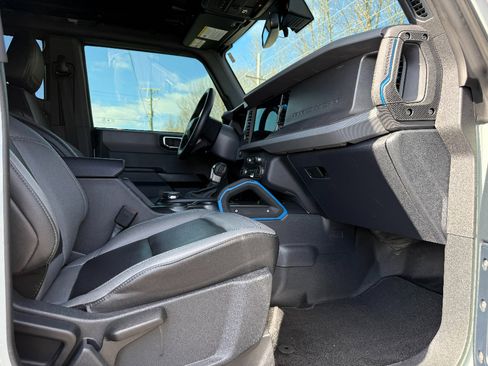 Used 2024 Ford Bronco Black Diamond image 28