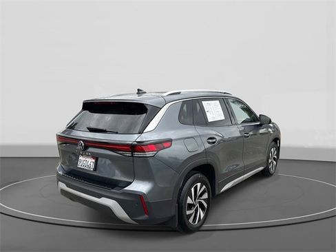 Used 2025 Volkswagen Tiguan S image 4