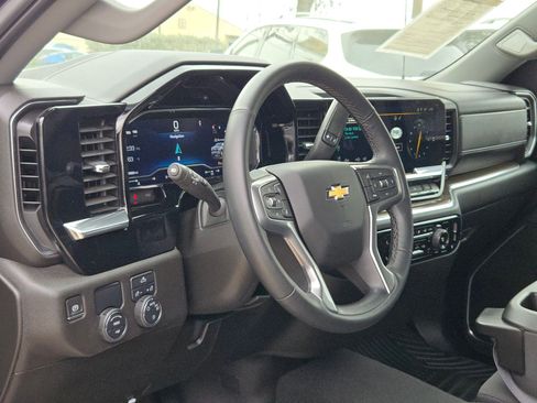 Used 2024 Chevrolet Silverado 1500 LT image 10
