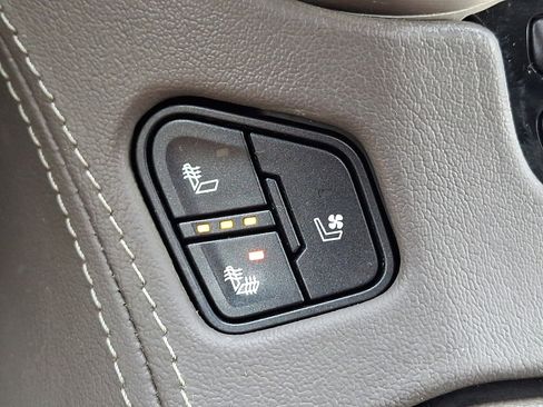 Used 2019 GMC Yukon Denali w/ Denali Ultimate Package AWD/4WD image 25