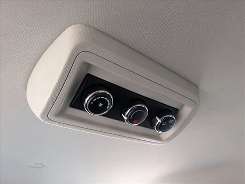 Used 2018 Dodge Grand Caravan SE w/ UConnect Hands-Free Group FWD image 22