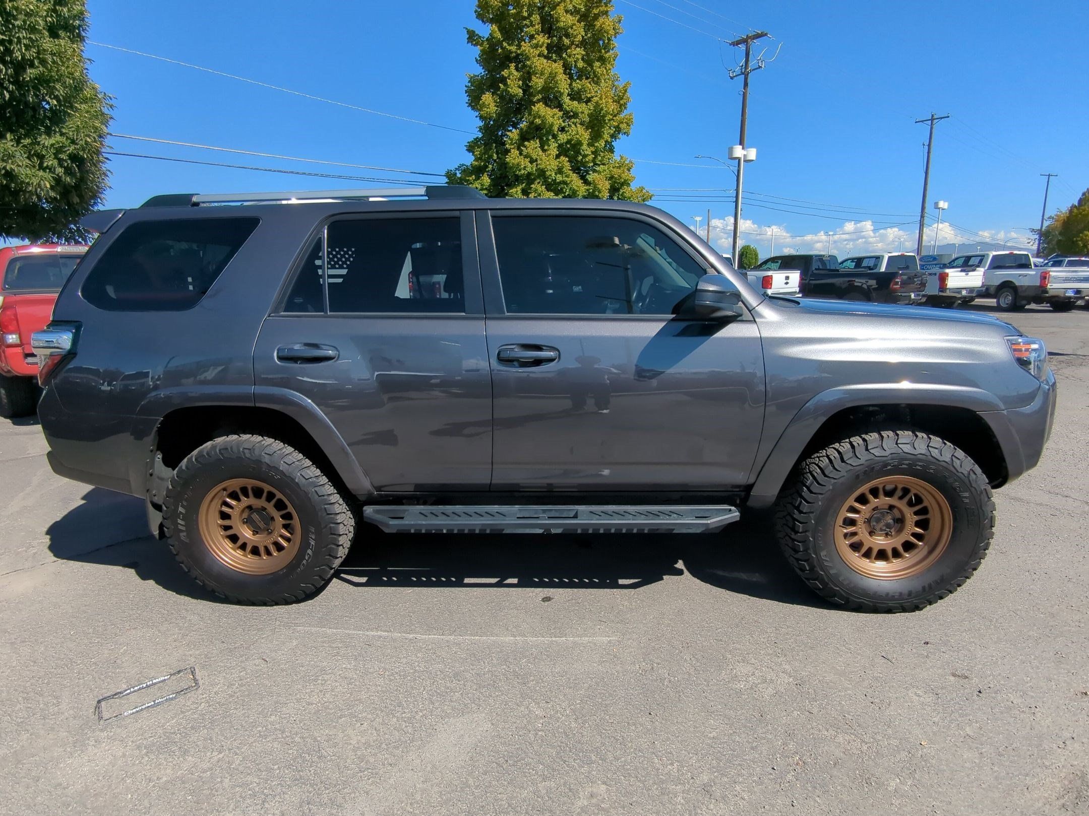 Used 2023 Toyota 4Runner SR5 AWD/4WD image 2
