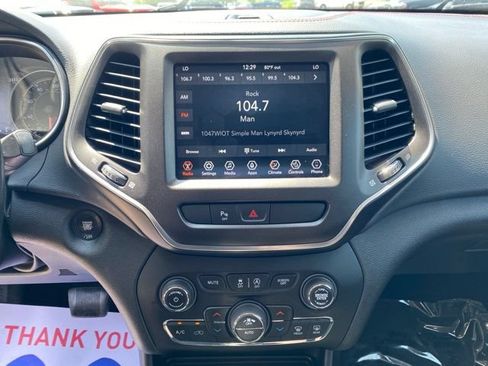 Used 2020 Jeep Cherokee Trailhawk w/ Cold Weather Group AWD/4WD image 17