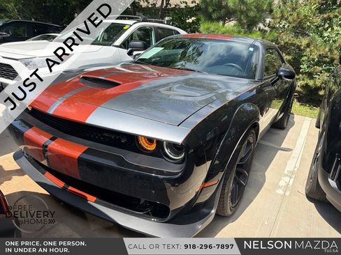 Used 2018 Dodge Challenger SRT Hellcat RWD image 1
