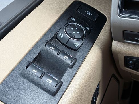 Used 2021 Ford F250 Lariat w/ Lariat Value Package image 28