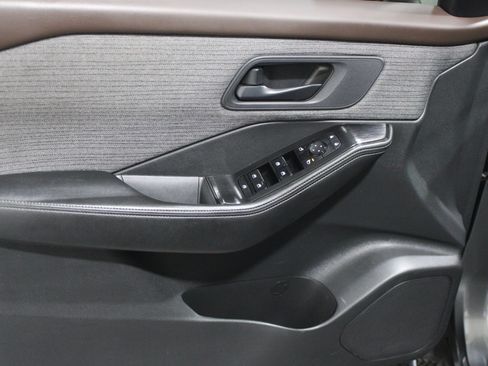 Used 2022 Nissan Rogue S AWD/4WD image 3