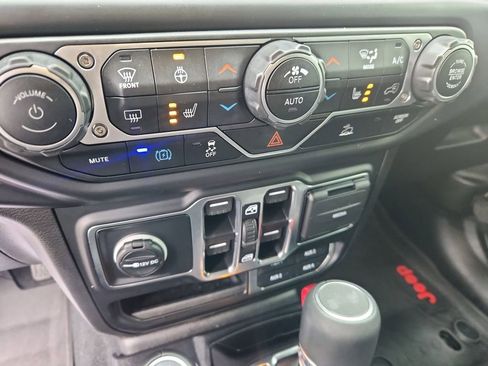 Used 2023 Jeep Wrangler Unlimited Sahara w/ Cold Weather Group AWD/4WD image 22