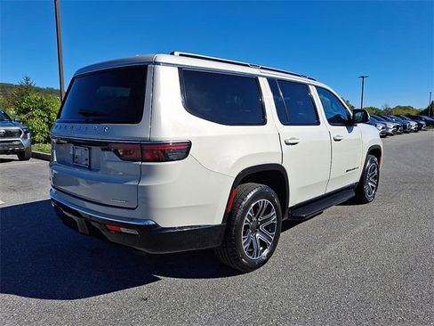 Used 2022 Jeep Wagoneer Series III w/ Flexible Seating Group image 6