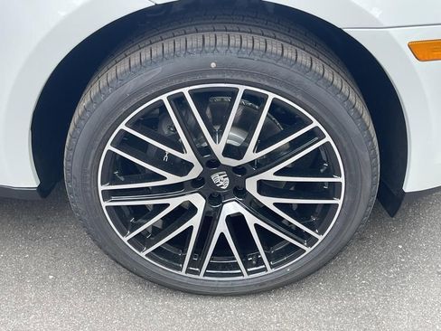 Certified 2025 Porsche Macan AWD/4WD image 14