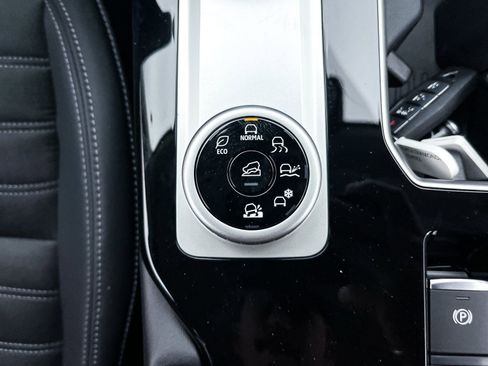 New 2025 Mitsubishi Outlander SE image 20