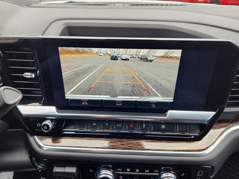 New 2025 GMC Sierra 1500 SLE w/ Preferred Package image 13