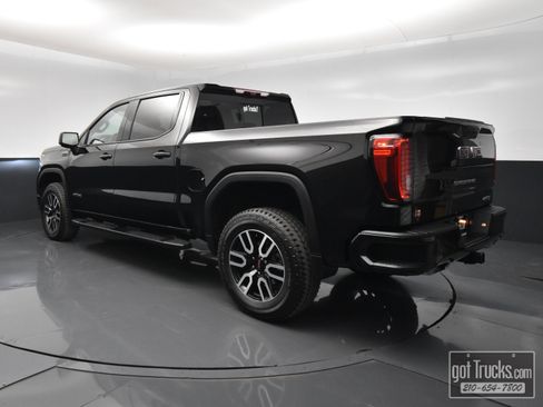 Used 2023 GMC Sierra 1500 AT4 w/ Technology Package AWD/4WD image 5