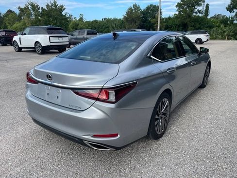 Used 2024 Lexus ES 350 w/ Technology Package FWD image 2