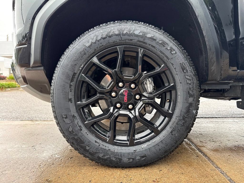 Used 2023 GMC Canyon Denali w/ Denali Black Edition AWD/4WD image 27