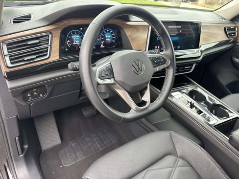 Used 2025 Volkswagen Atlas SE FWD image 18