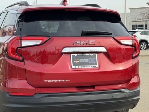 Used 2023 GMC Terrain SLE w/ Driver Convenience Package image 7
