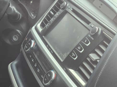 Used 2016 Toyota Highlander Plus image 9