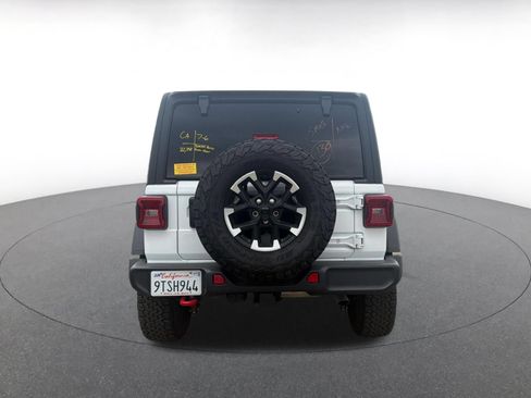 Used 2025 Jeep Wrangler Unlimited Rubicon AWD/4WD image 4