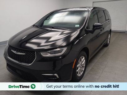Used 2025 Chrysler Pacifica Select