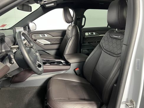 Used 2025 Ford Explorer Platinum w/ LUX Leather Package image 24