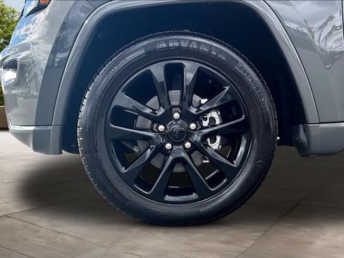 Used 2020 Jeep Grand Cherokee Altitude AWD/4WD image 33