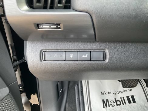 Used 2023 Nissan Pathfinder SL w/ SL Premium Package FWD image 28