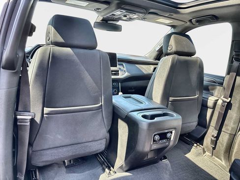 Used 2023 Chevrolet Suburban LT w/ Luxury Package RWD image 19