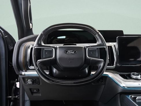 Used 2025 Ford Expedition Tremor AWD/4WD image 9