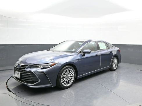 Used 2020 Toyota Avalon Limited image 1