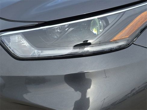Used 2021 Toyota Highlander XLE image 36