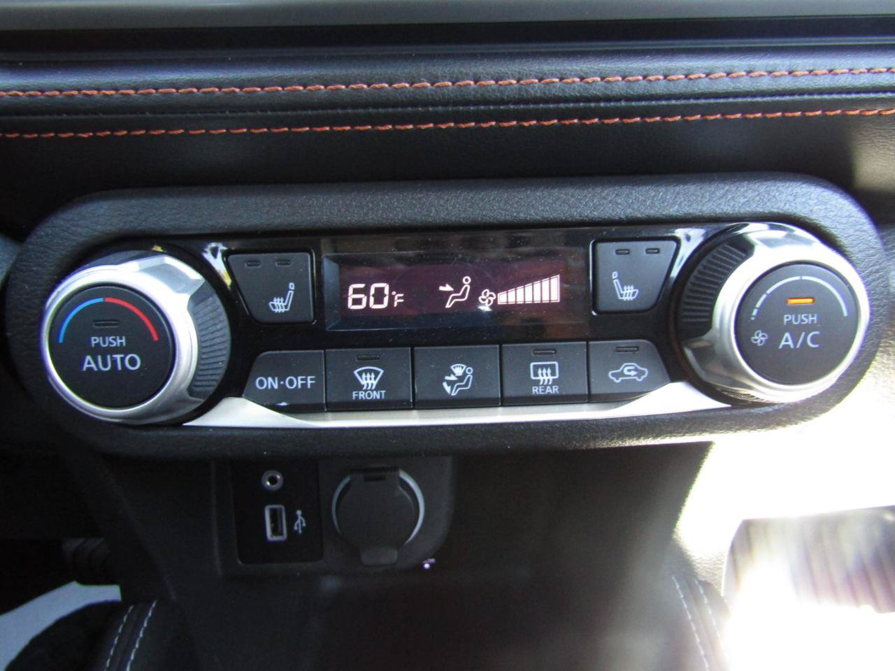 Used 2020 Nissan Kicks SR w/ SR Premium Package FWD image 16