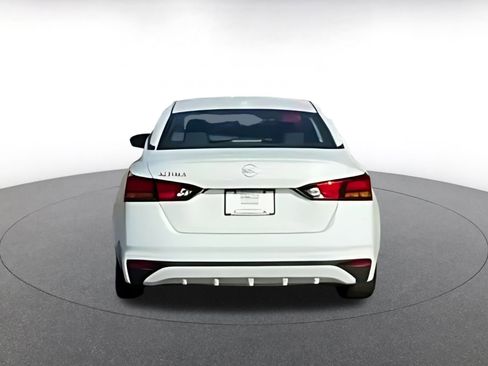 Used 2025 Nissan Altima 2.5 SV image 16