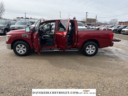 Used 2017 Nissan Titan SV image 27