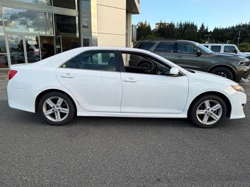 Used 2014 Toyota Camry SE w/ Fleet Convenience Package FWD image 2
