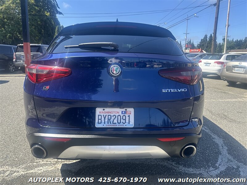 Used 2018 Alfa Romeo Stelvio Sport w/ Quick Order Package 22J Sport AWD/4WD image 6