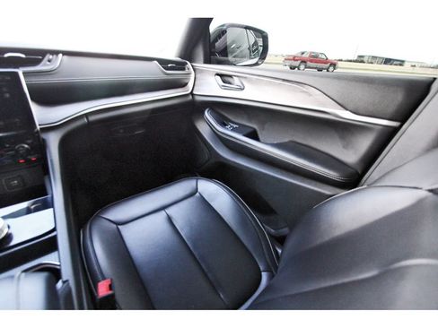 Used 2024 Jeep Grand Cherokee L Limited w/ Black Appearance Package RWD image 11
