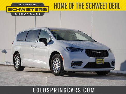 Used 2024 Chrysler Pacifica Touring-L image 1