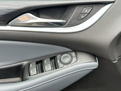 Used 2023 Buick Enclave Essence w/ Experience Buick Package FWD image 11