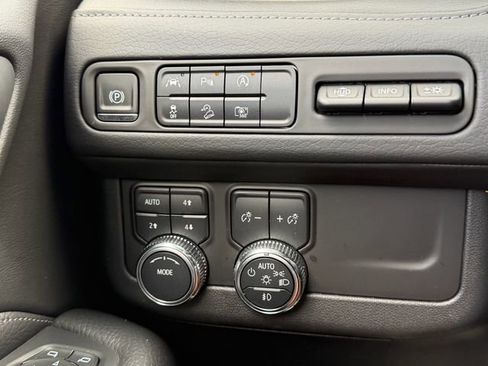 Used 2023 GMC Yukon Denali AWD/4WD image 28