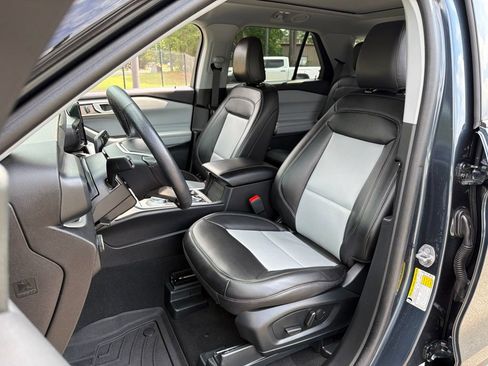 Used 2024 Ford Explorer XLT w/ Equipment Group 202A AWD/4WD image 18
