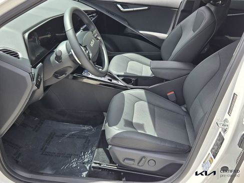 Used 2024 Kia Niro EX FWD image 11