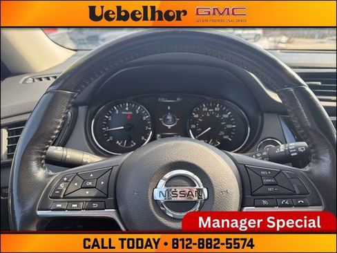 Used 2017 Nissan Rogue SV w/ SV Premium Package image 26