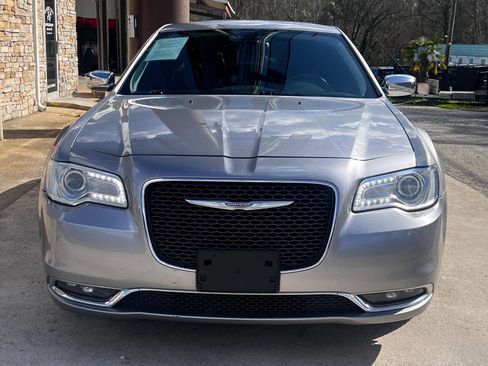 Used 2016 Chrysler 300 C image 9