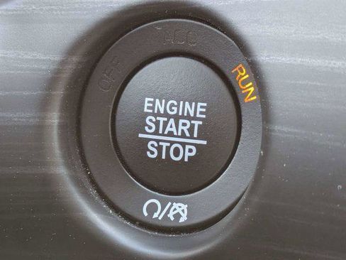 Certified 2022 Jeep Grand Cherokee Laredo E image 30