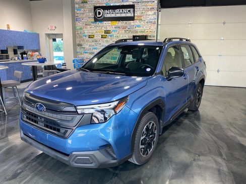 Used 2025 Subaru Forester AWD/4WD image 4
