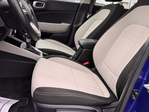 Used 2022 Hyundai Venue SEL FWD image 9