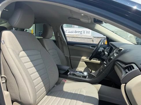 Used 2019 Ford Fusion SE FWD image 32