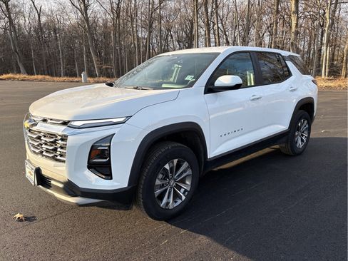 Used 2026 Chevrolet Equinox LT w/ Convenience Package II image 4