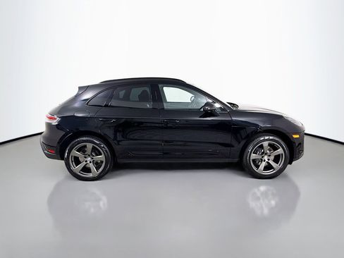 Certified 2025 Porsche Macan AWD/4WD image 8
